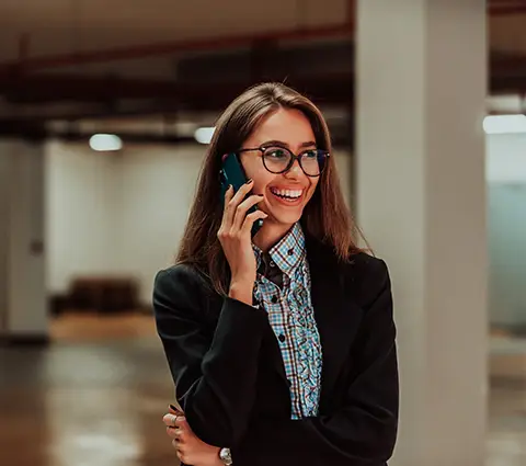 Business-owner-with-phone